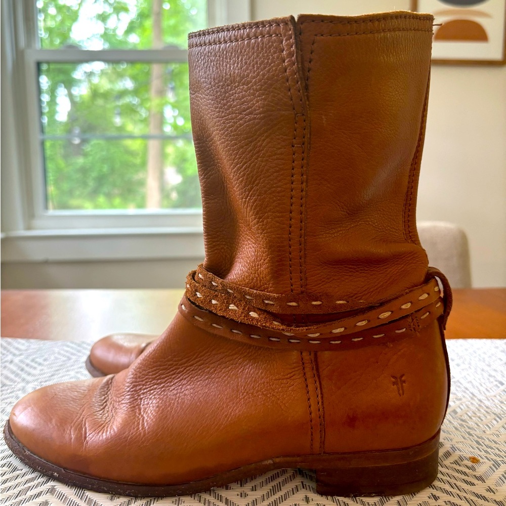 Gently worn mid calf Frye boots, size 7.5